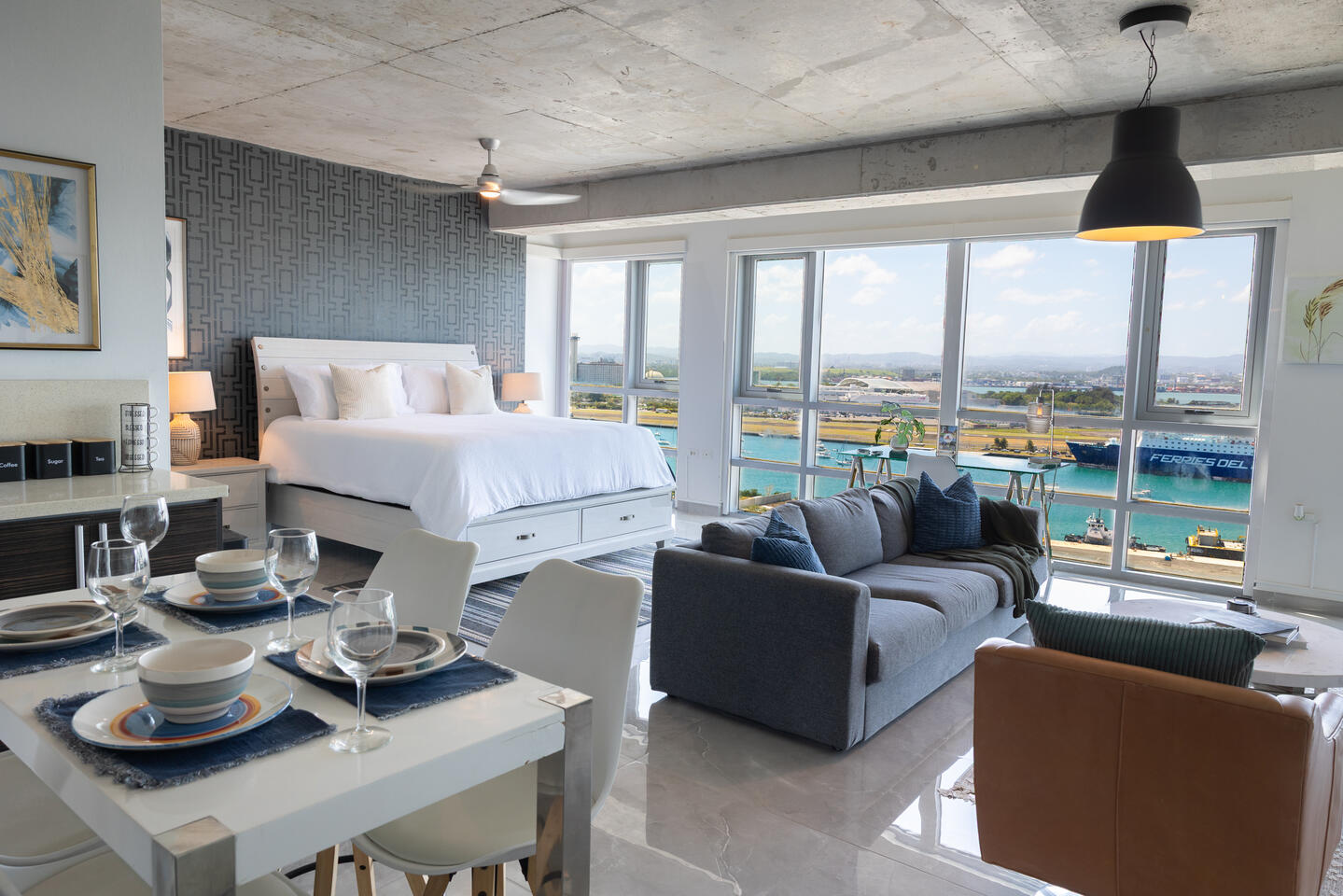 Stylish Loft Bay View